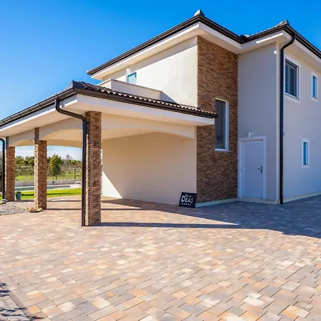 4 Bedroom Stunning In Nedeščina