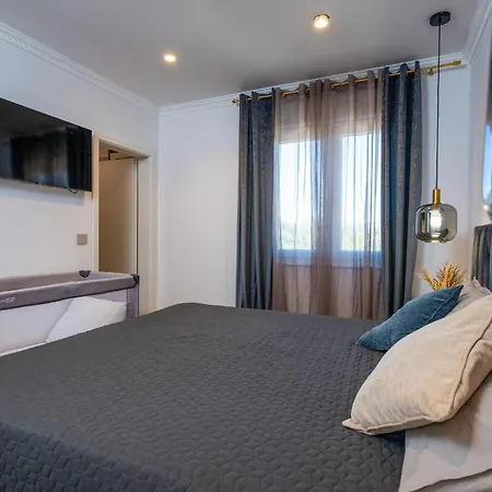 4 Bedroom Stunning In *