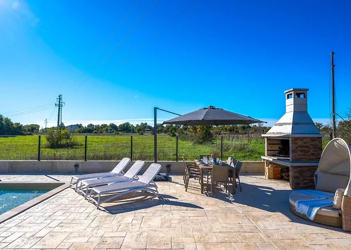 Feriehus 4 Bedroom Stunning In